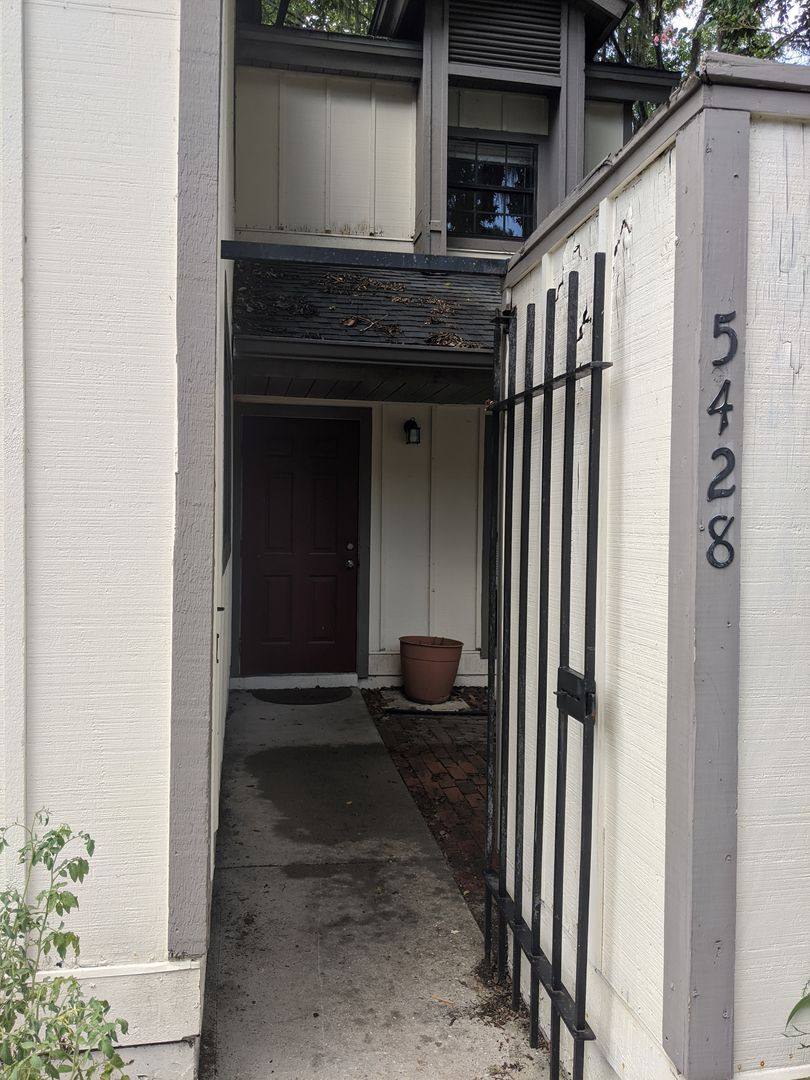 Townhouse for rent at 5428 SW 4th Place, Gainesville, FL 32607