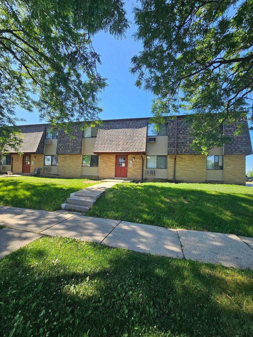 Apartment for rent at 333 Coolidge Ave, Waukesha, WI 53186