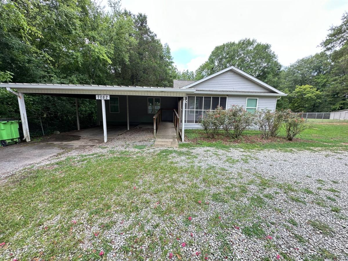 House for rent at 7082 Highway 11 N, Springville, AL 35146
