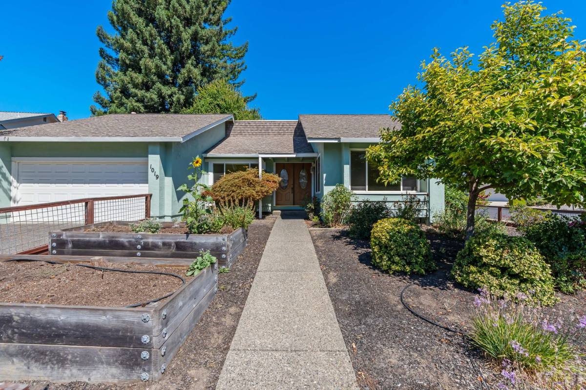 House for rent at 1019 Banbury Court, Napa, CA 94558