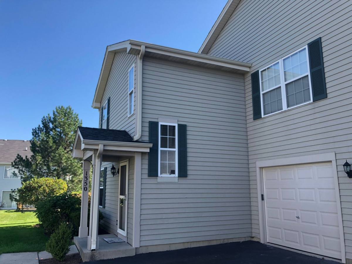 Townhouse for rent at 1350 Orleans Dr, Mundelein, IL 60060