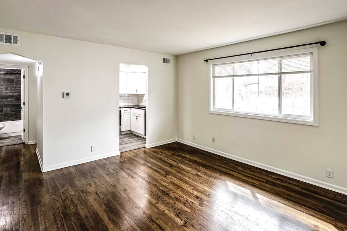 Apartment for rent at 817 N 47th St #4, Omaha, NE 68132