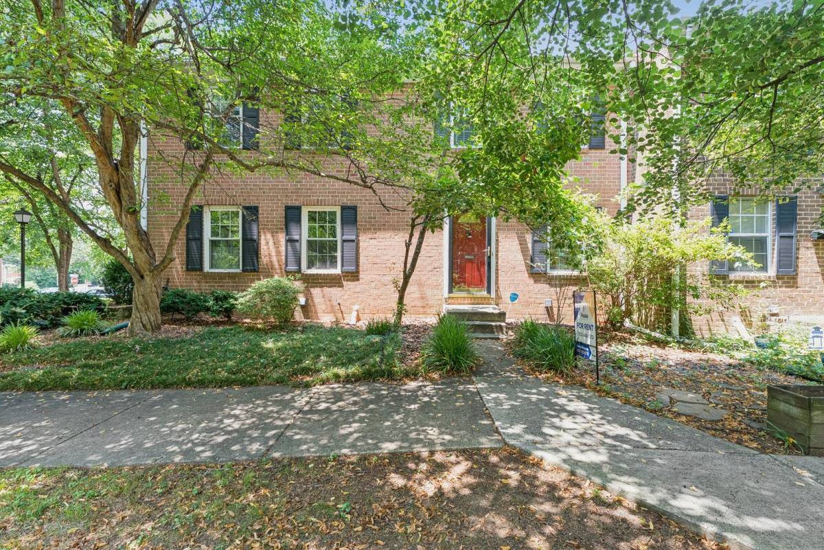 Townhouse for rent at 512 S Henry St, Alexandria, VA 22314