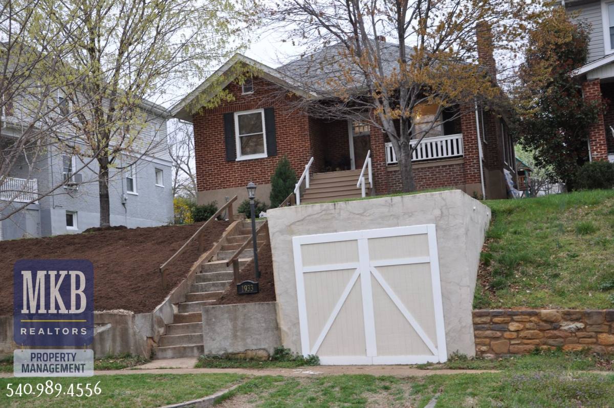 House for rent at 1933 Denniston Ave, Roanoke, VA 24015