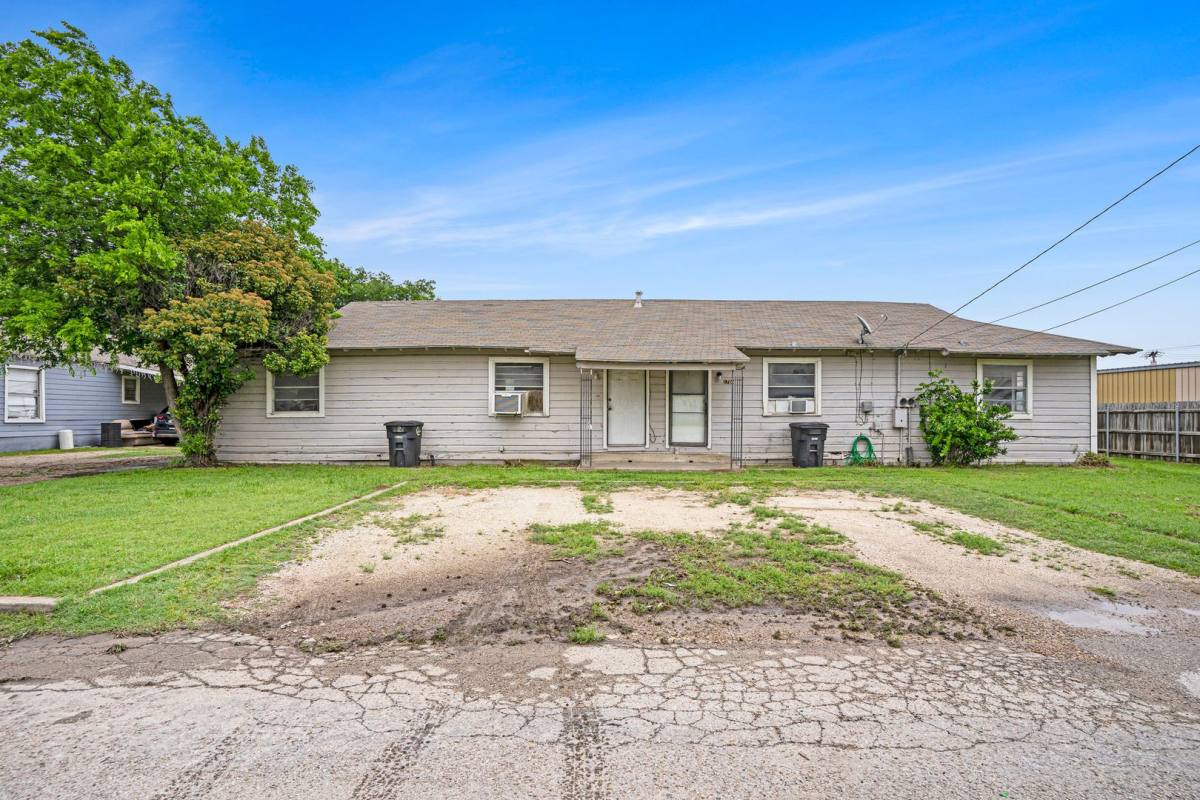 House for rent at 1708 Redwood Dr, Cleburne, TX 76033