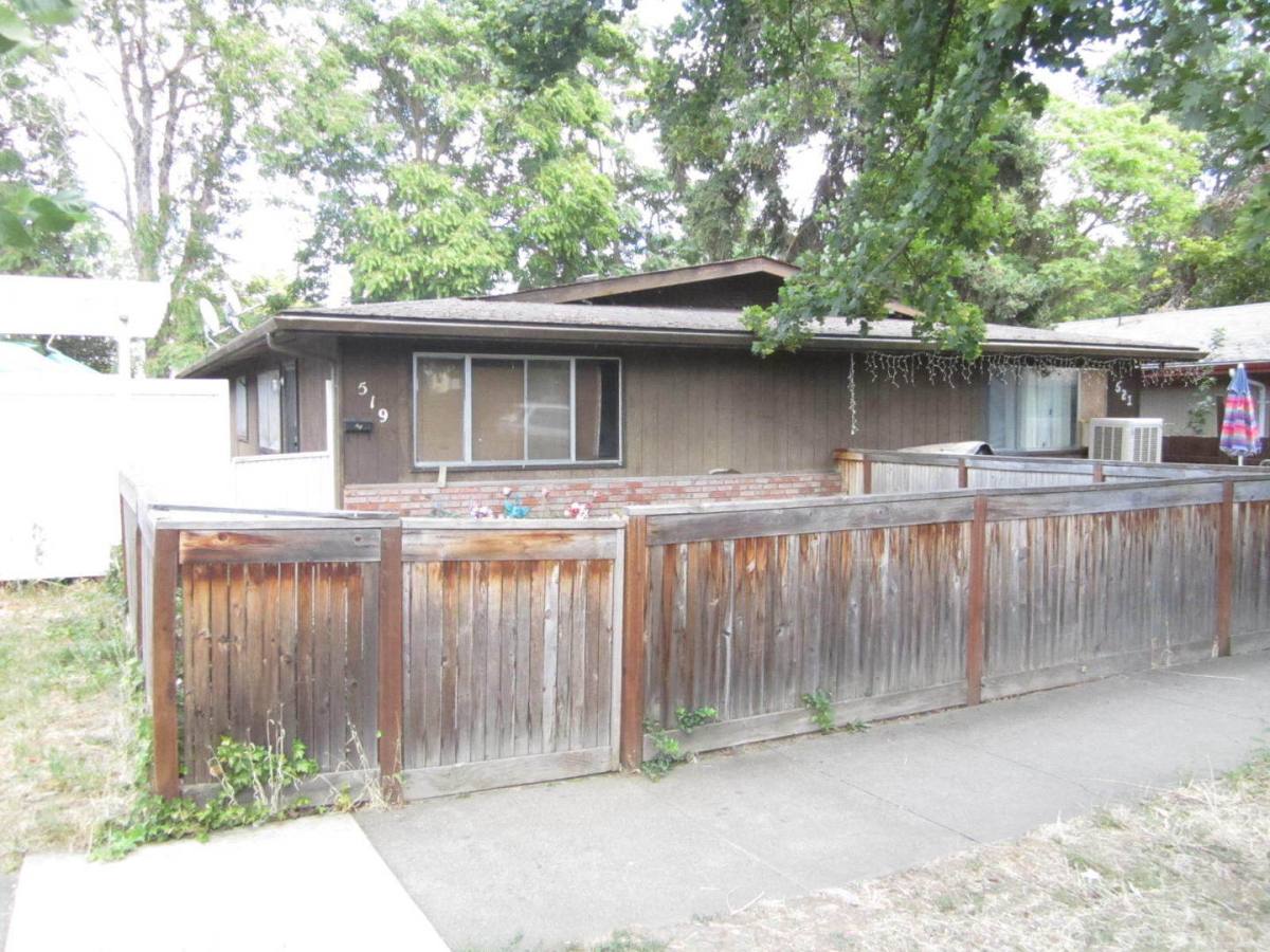 Apartment for rent at 519 - 521 S Holly St, Medford, OR 97501