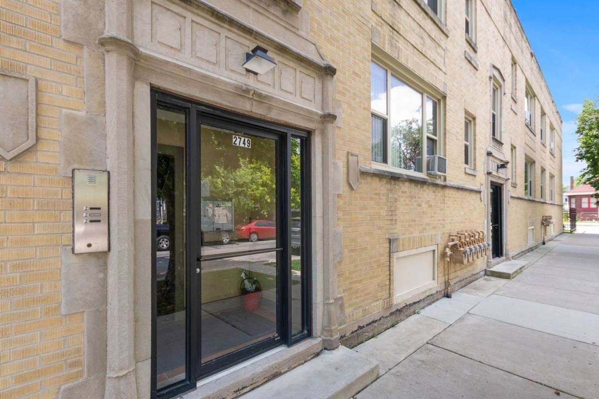 Apartment for rent at 2749-57 W 65th St, Chicago, IL 60629