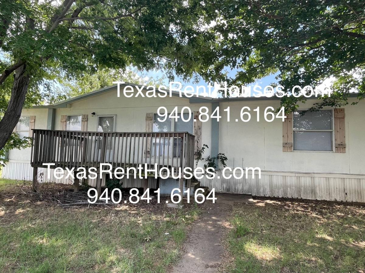 House for rent at 1024 Yucca St, Burkburnett, TX 76354
