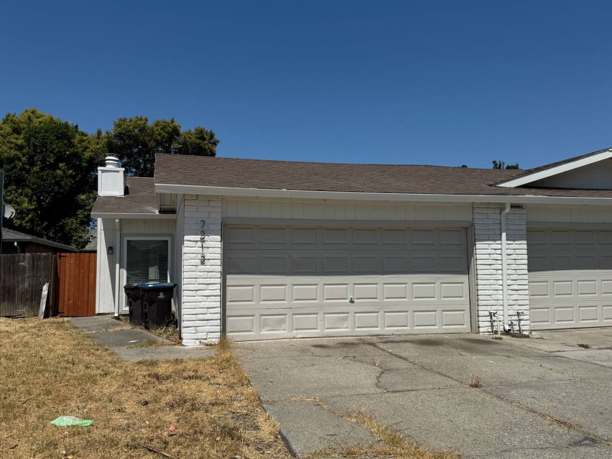 Townhouse for rent at 7212 Kelley Dr, Stockton, CA 95207