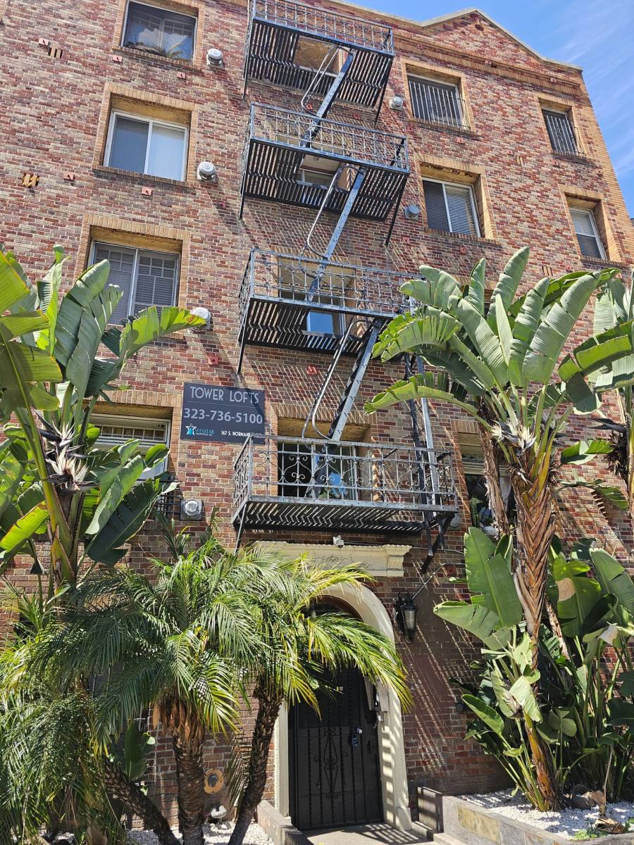 Apartment for rent at 167 S Normandie Ave, Los Angeles, CA 90004