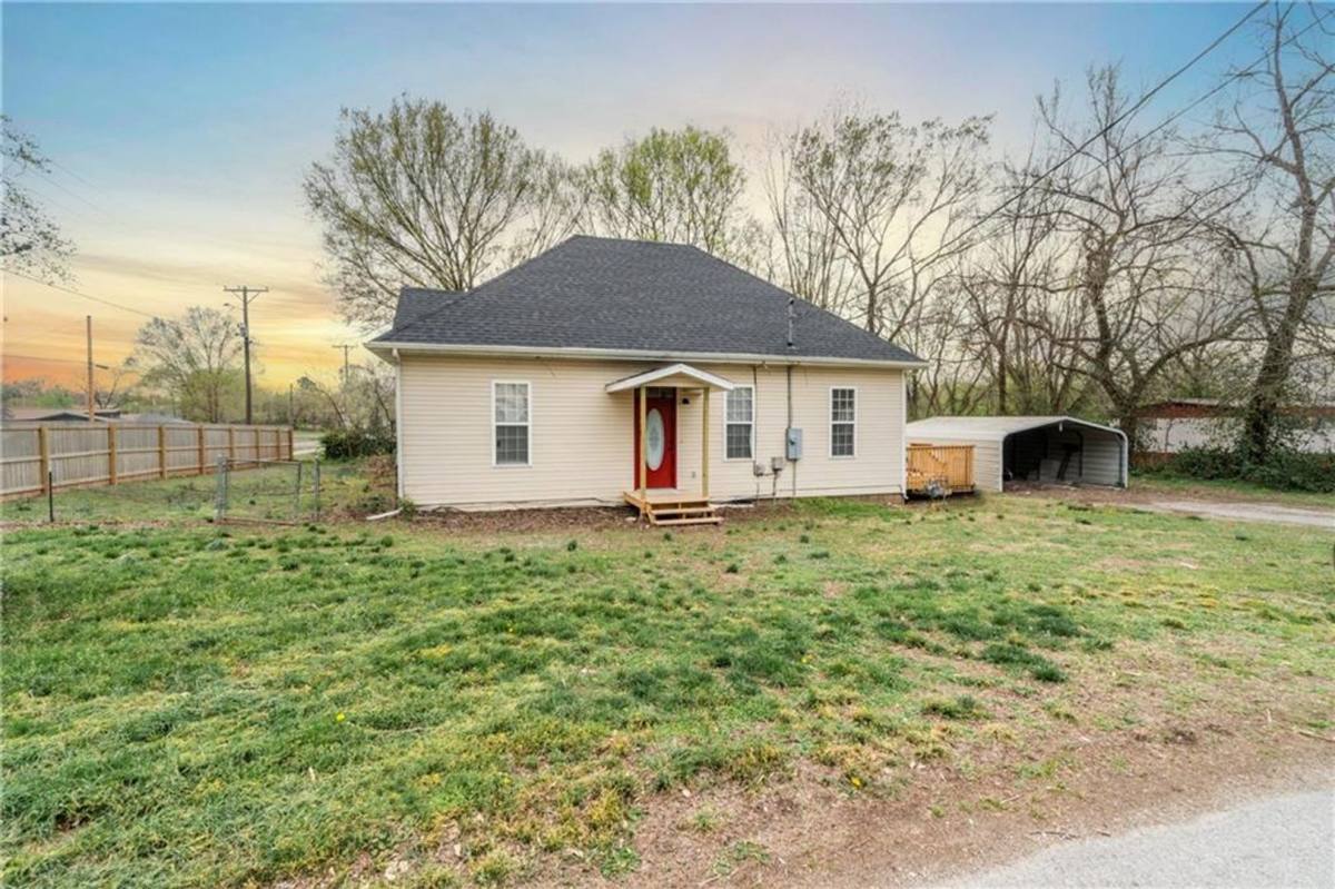 House for rent at 501 SW 2nd Ave, Gravette, AR 72736