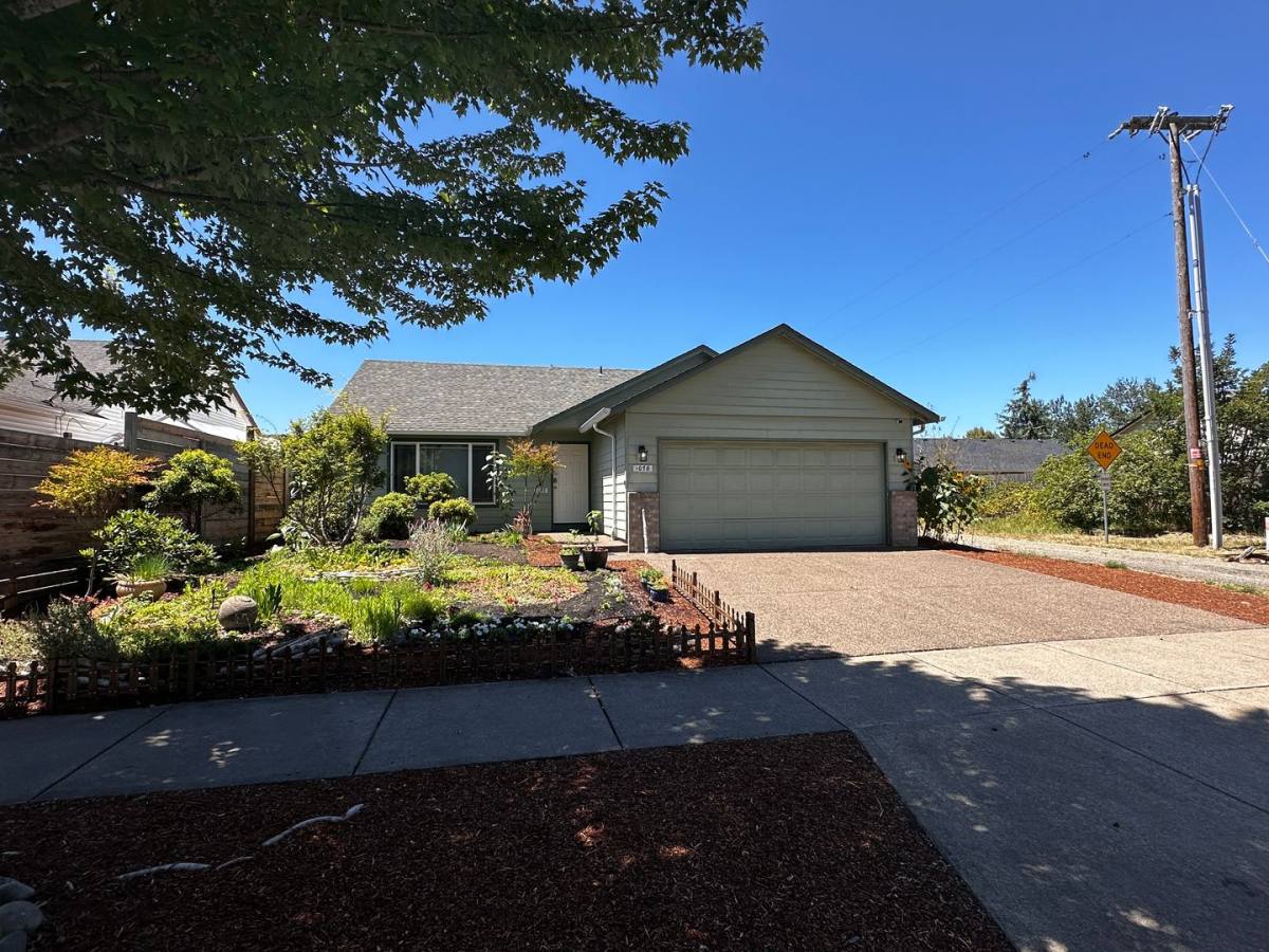 House for rent at 1078 S 7th St, Independence, OR 97351
