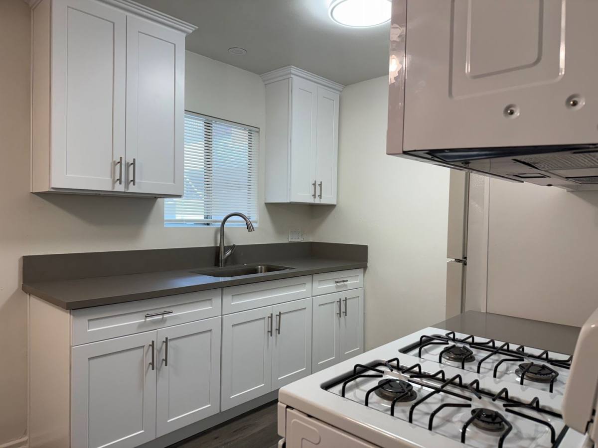 Apartment for rent at 943 N Louise St, Glendale, CA 91207