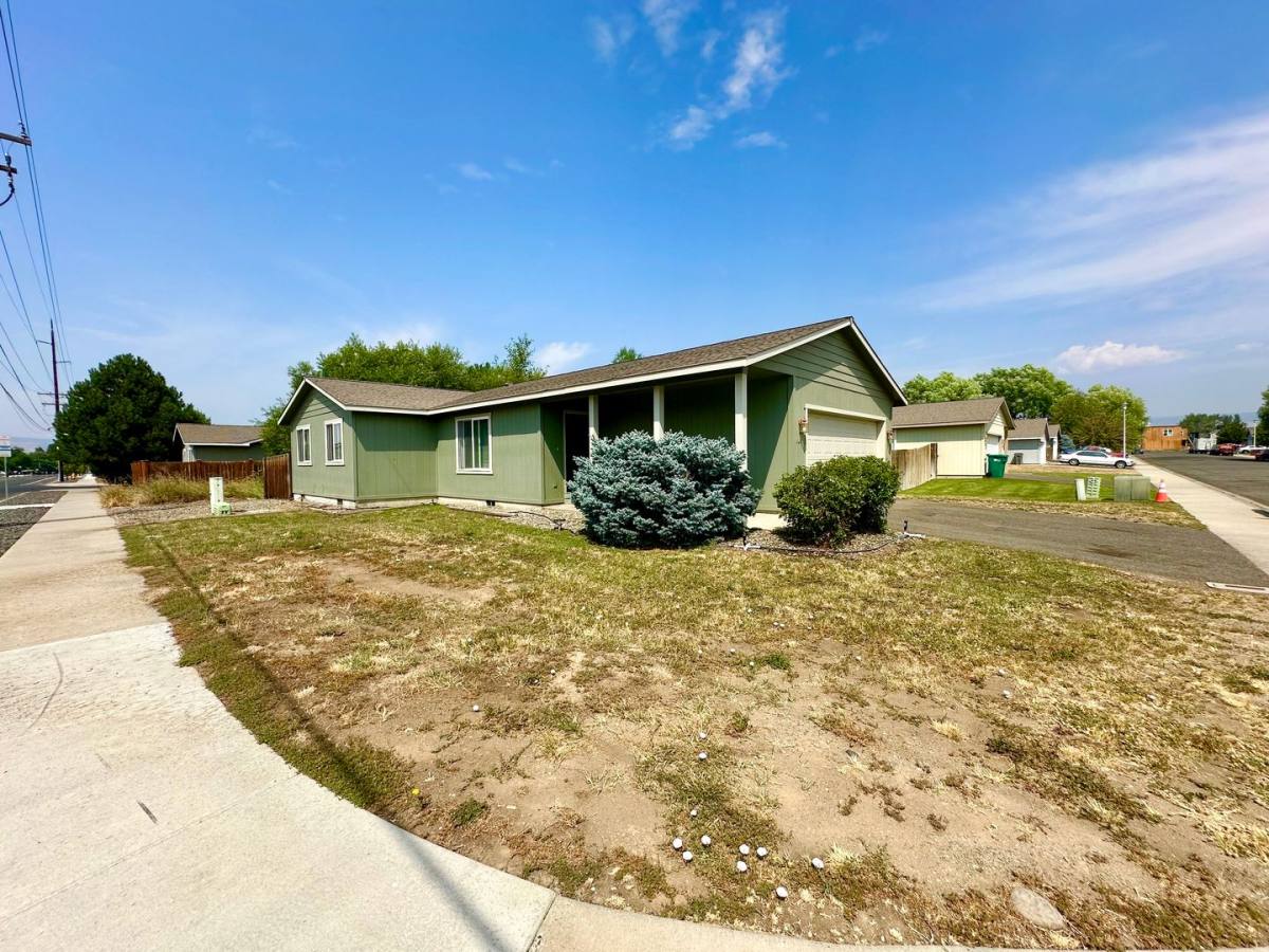 House for rent at 2201 N Brooksfield St, Ellensburg, WA 98926
