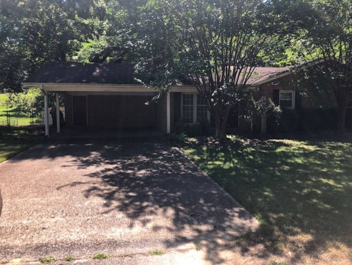 House for rent at 2062 Elvis Presley Dr, Tupelo, MS 38804