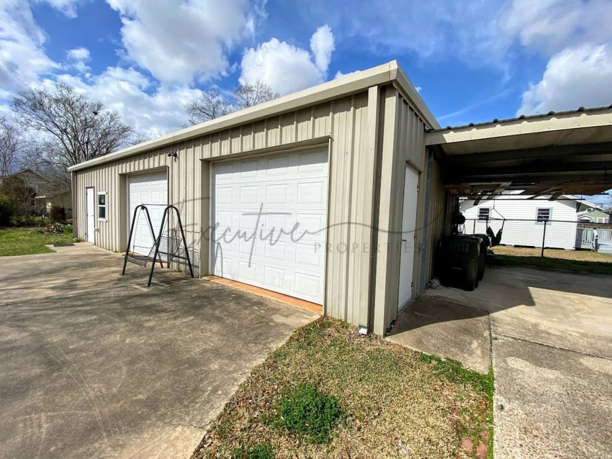 Apartment for rent at 1508 Ford St, Lake Charles, LA 70601