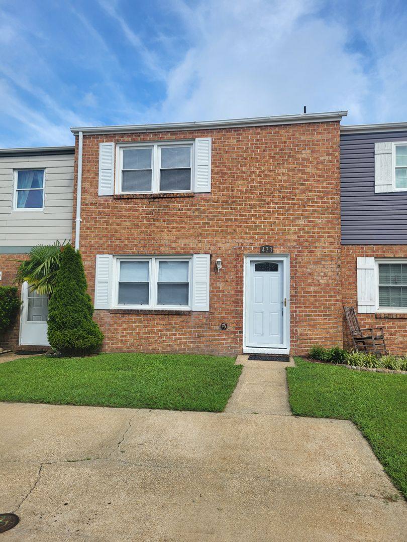 Townhouse for rent at 423 Burr Oak Court, Virginia Beach, VA 23454