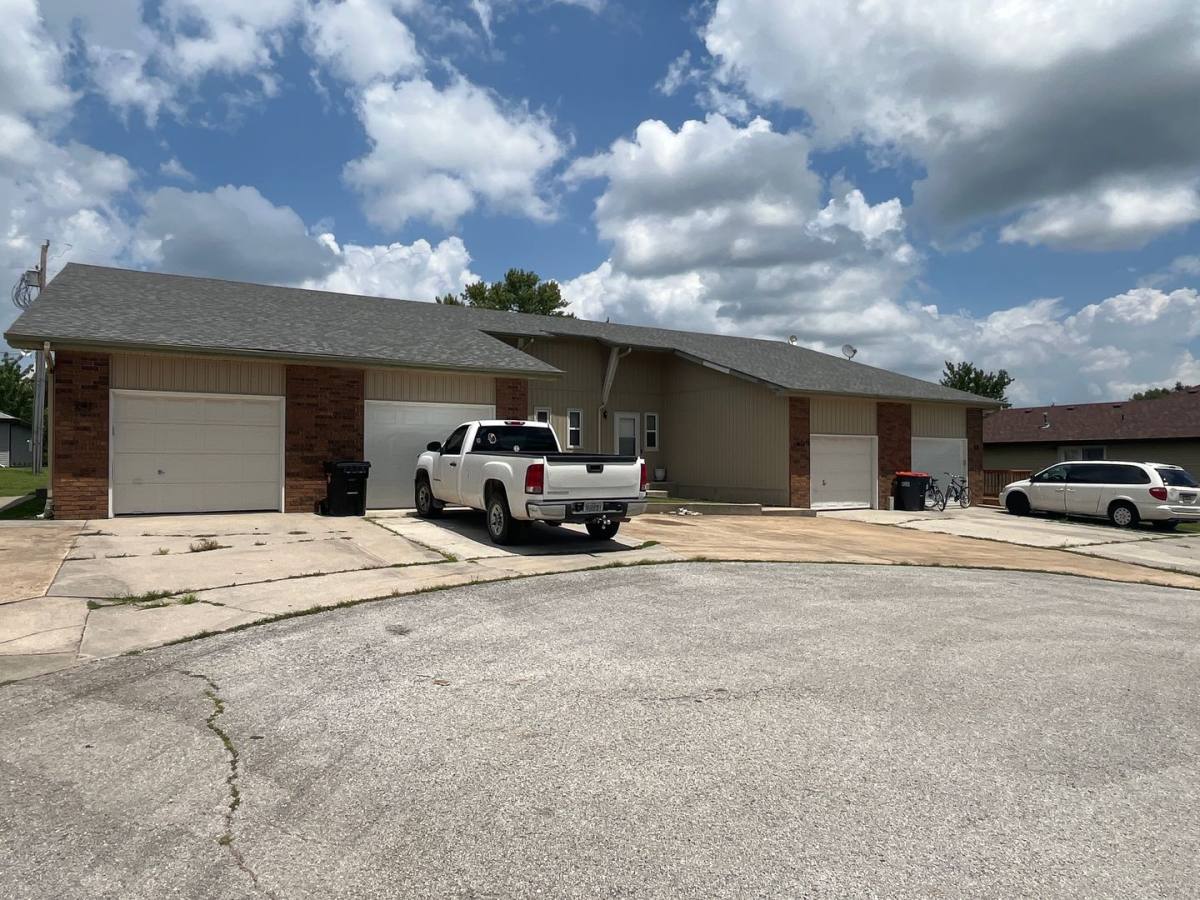 Apartment for rent at 935-941 Ryan Court, Marshfield, MO 65706