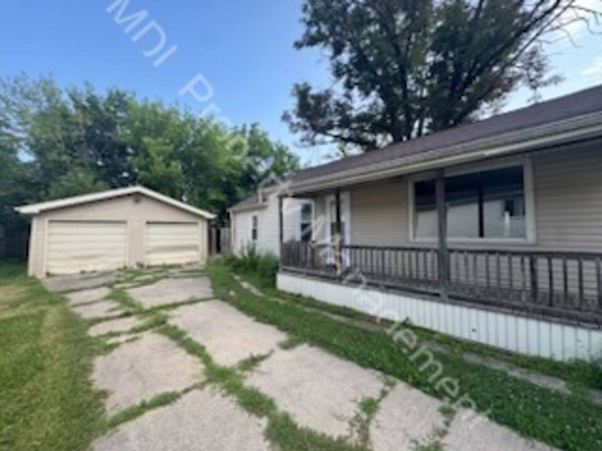 House for rent at 809 N Oakley St, Saginaw, MI 48602