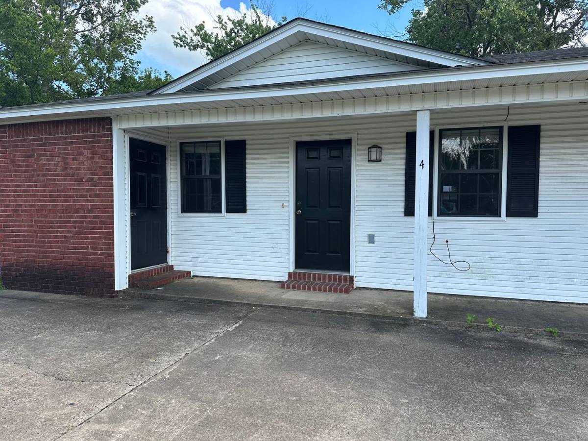 Apartment for rent at 218 E 16th St, Russellville, AR 72801