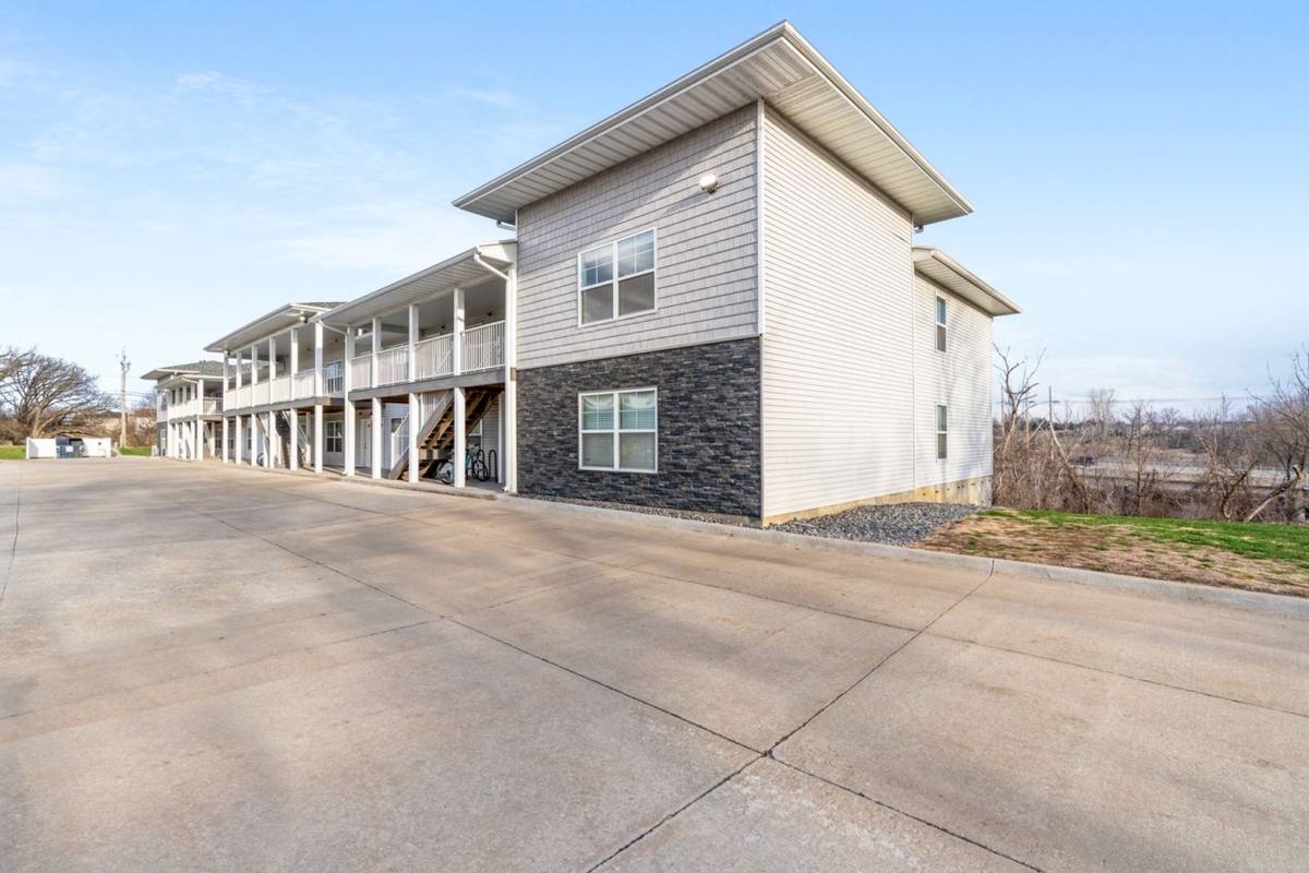 Apartment for rent at 5113 Devils Glen Rd, Bettendorf, IA 52722