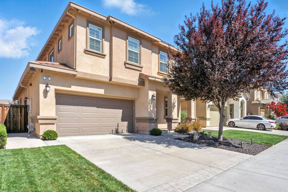 House for rent at 285 Aster St, Vacaville, CA 95688