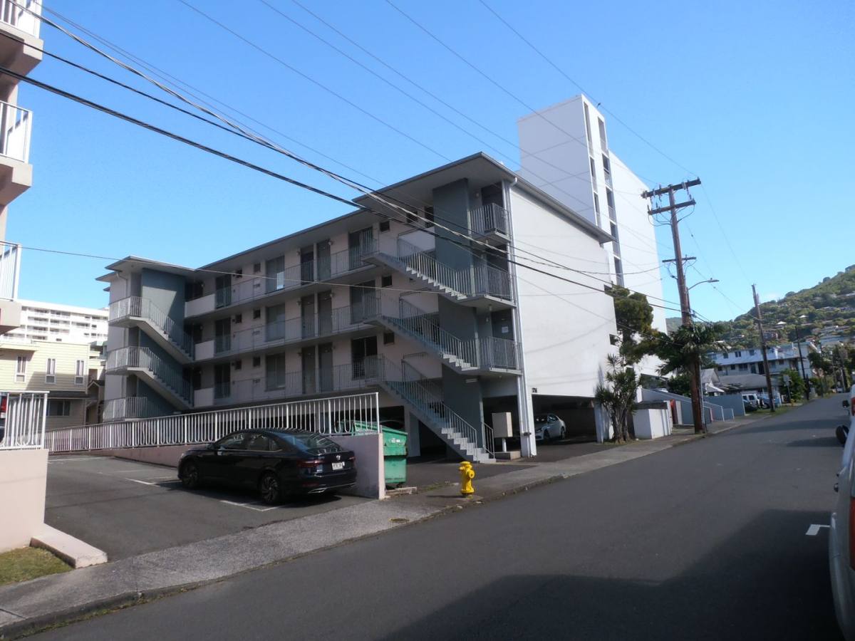 Apartment for rent at 1714 Anapuni St, Honolulu, HI 96822