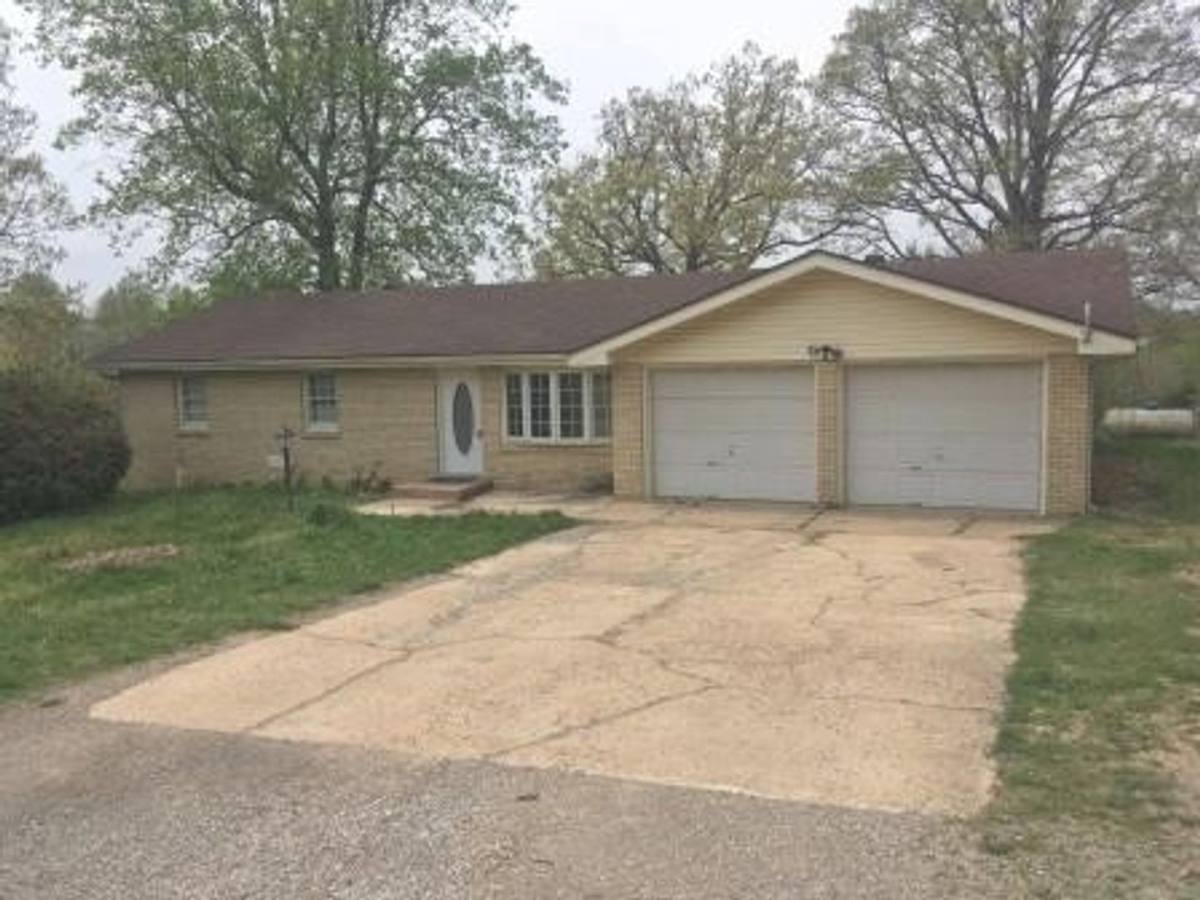 House for rent at 581 E Hubble Dr, Marshfield, MO 65706