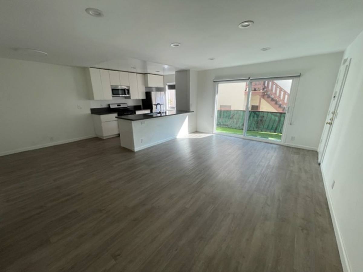Apartment for rent at 119 S Orlando Ave, Los Angeles, CA 90048