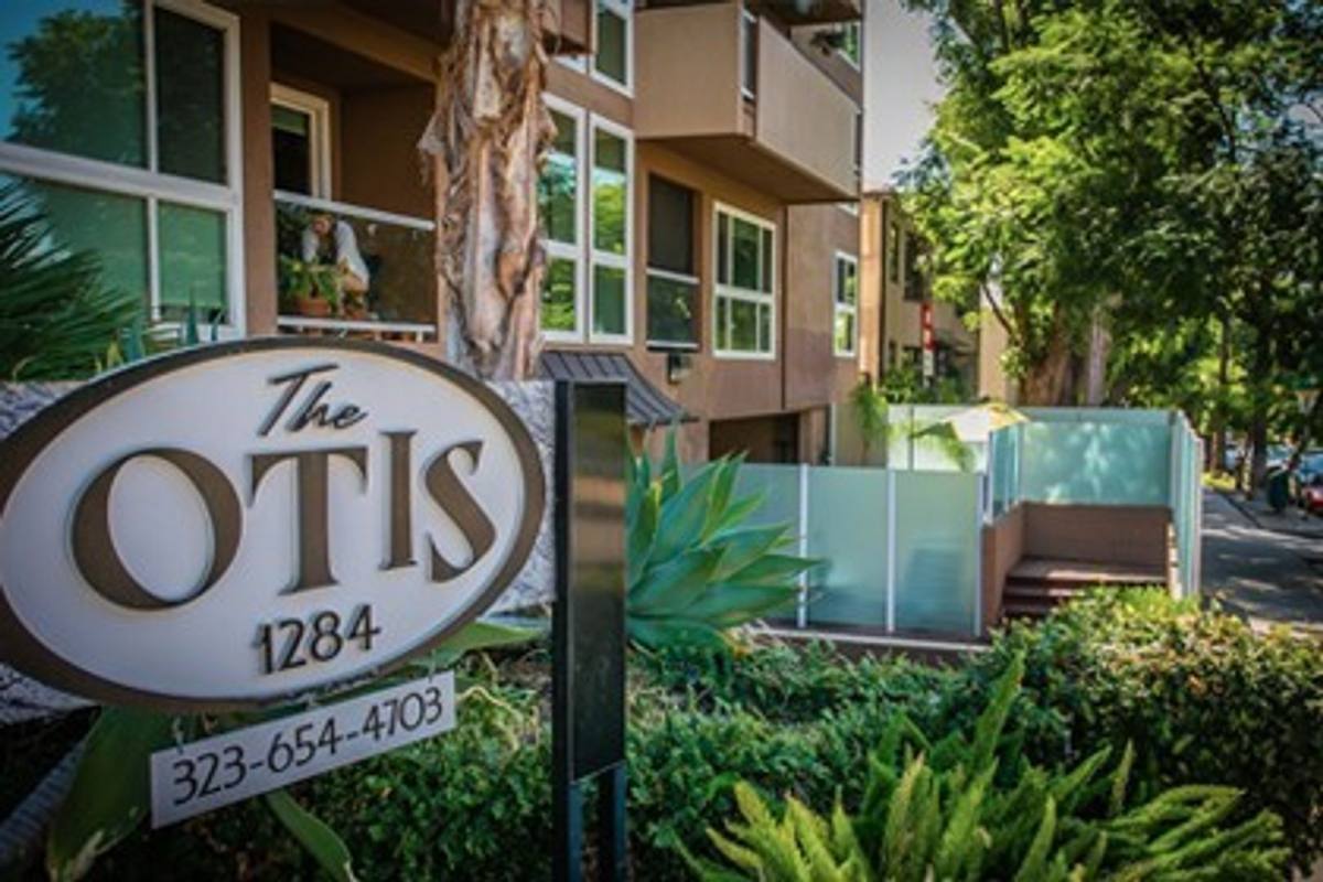 Apartment for rent at 1284 Havenhurst Dr, Los Angeles, CA 90046