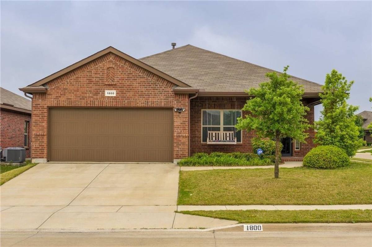 House for rent at 1800 Potrillo Lane, Fort Worth, TX 76131