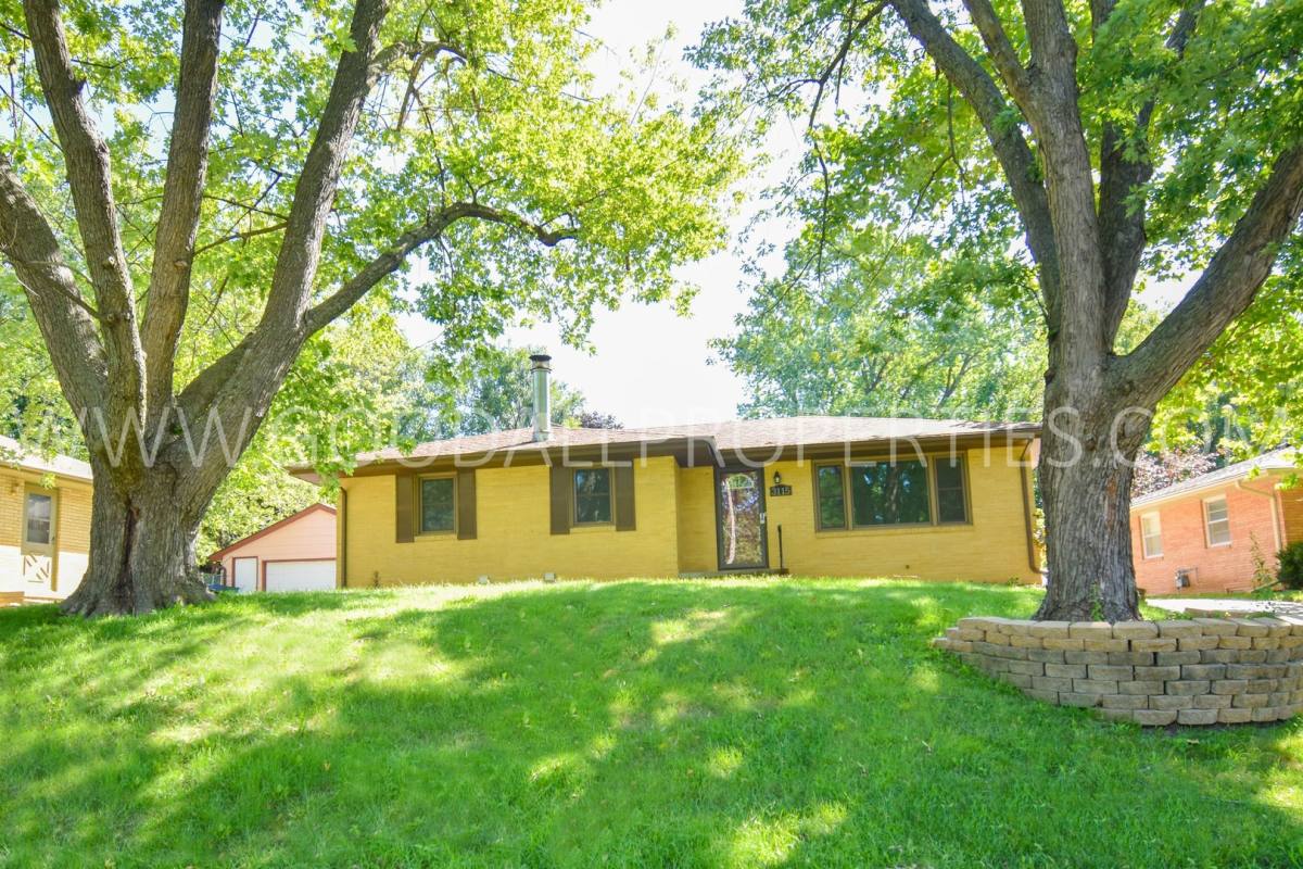 House for rent at 3115 Ashwood Dr, Urbandale, IA 50322