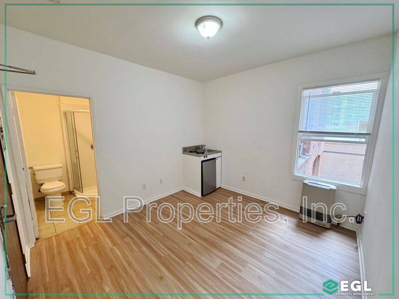 Apartment for rent at 445 S Western Ave, Los Angeles, CA 90020