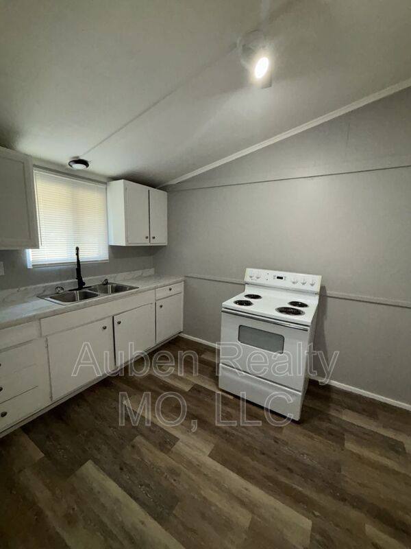 Apartment for rent at 1300 S Appleton Ave #A, Independence, MO 64052