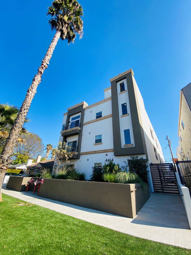 Apartment for rent at 4464 Vista Del Monte, Sherman Oaks, CA 91403