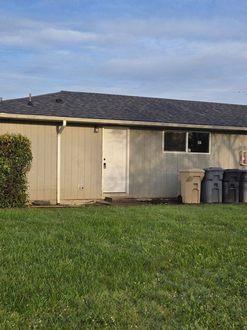 Apartment for rent at 2622-2628 Oak St SE, Albany, OR 97322