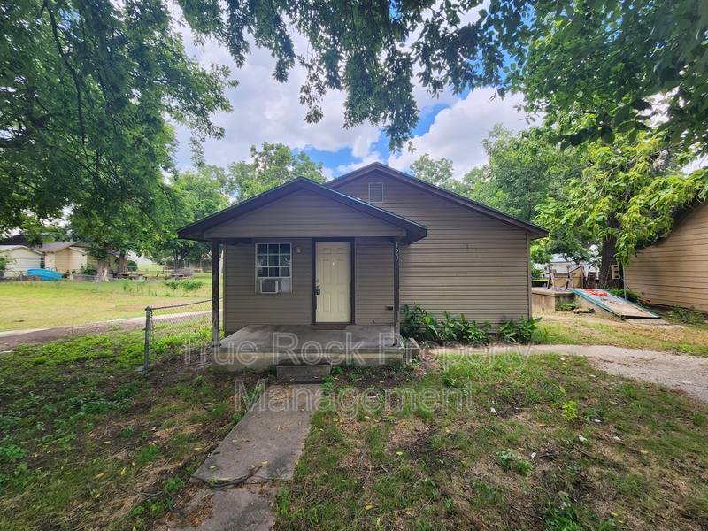 House for rent at 320 W 8th, Ada, OK 74820