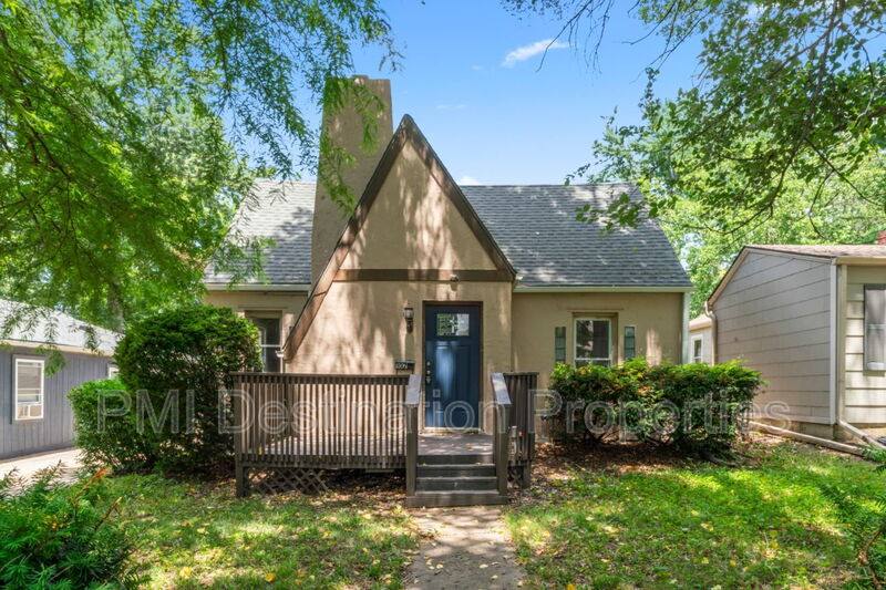 House for rent at 102 E 80th Terrace, Kansas City, MO 64114