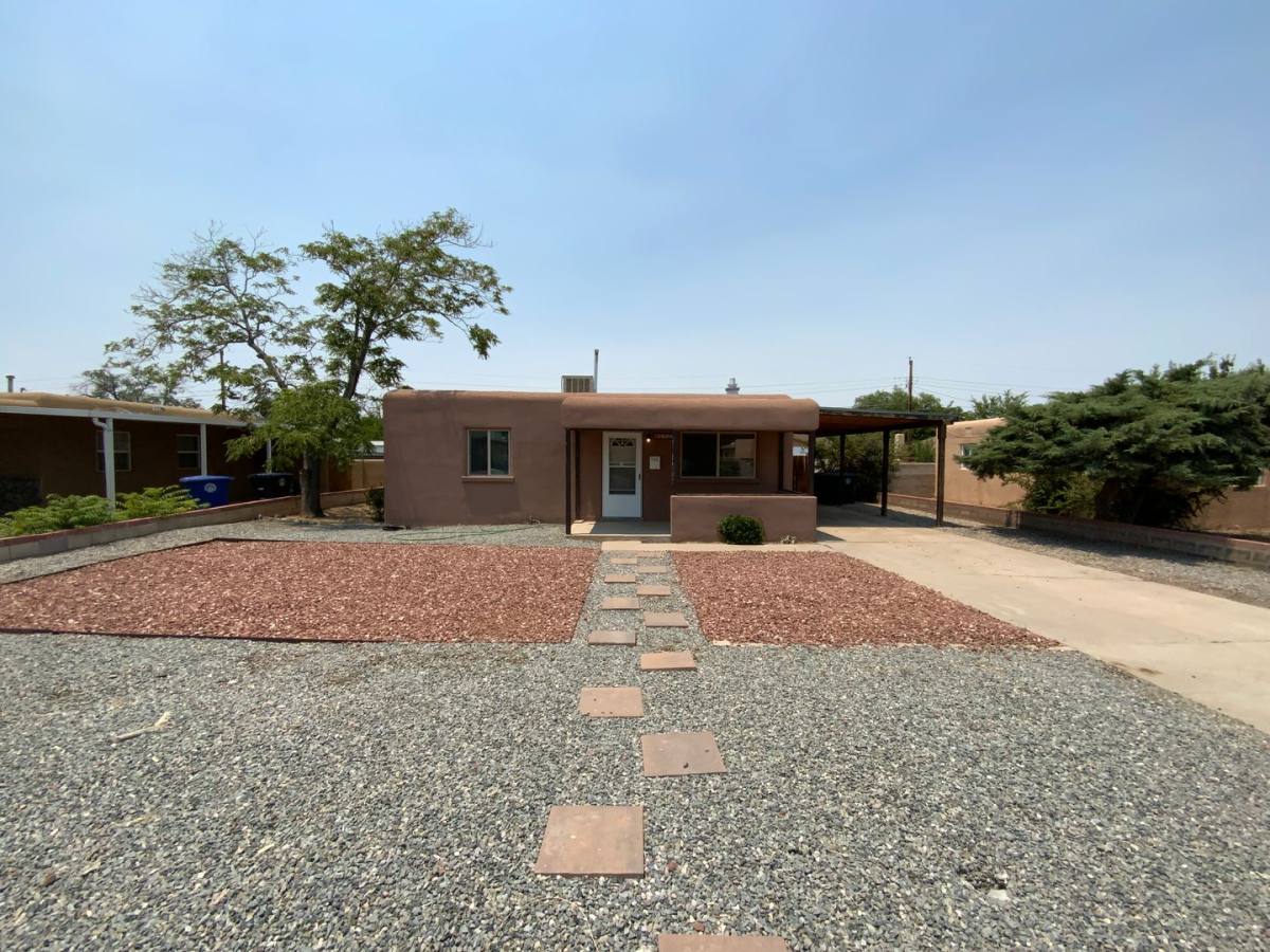 House for rent at 2721 Aliso Dr NE, Albuquerque, NM 87110