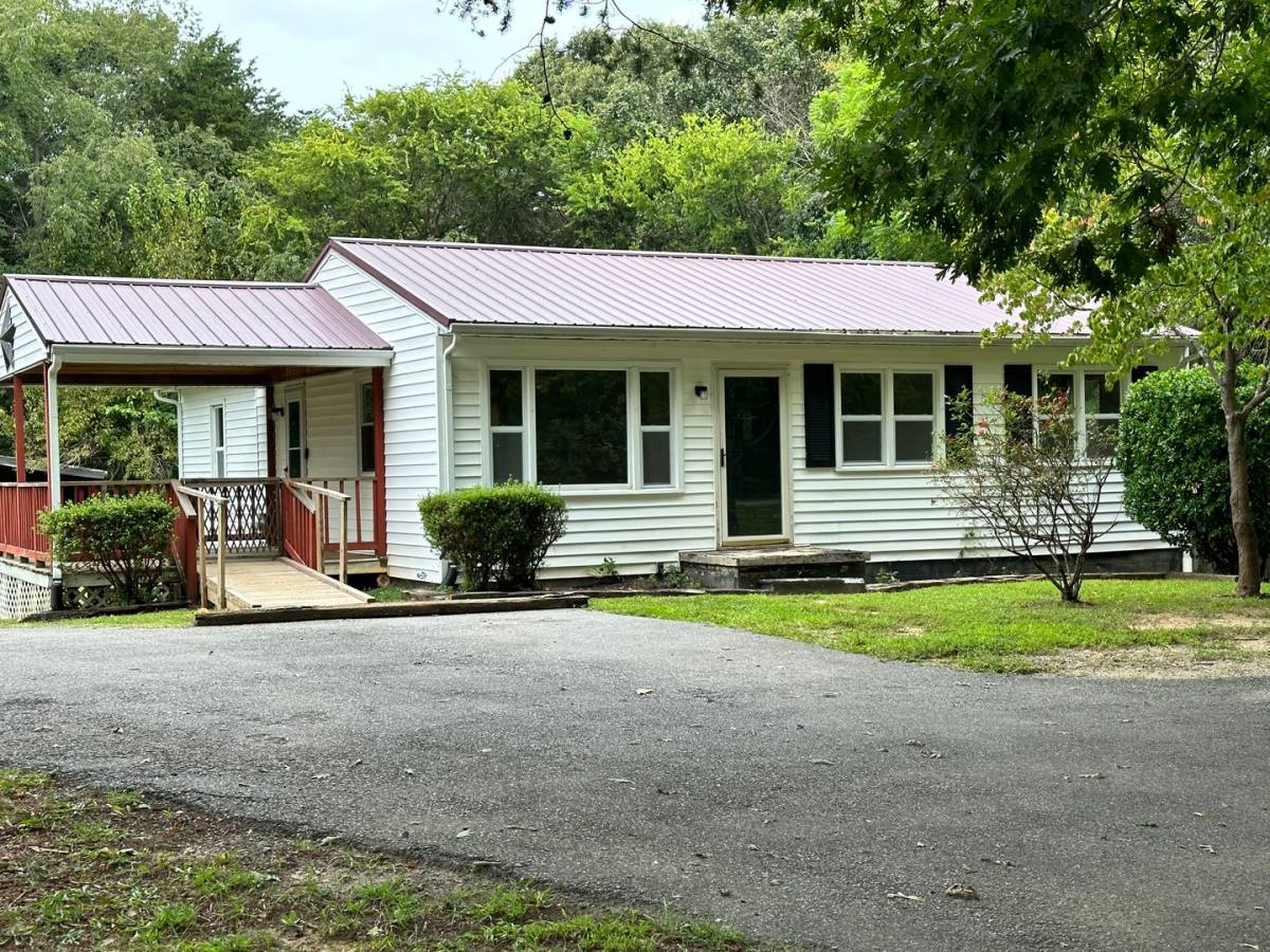 House for rent at 1939 Cumberland Rd, Farmville, VA 23901
