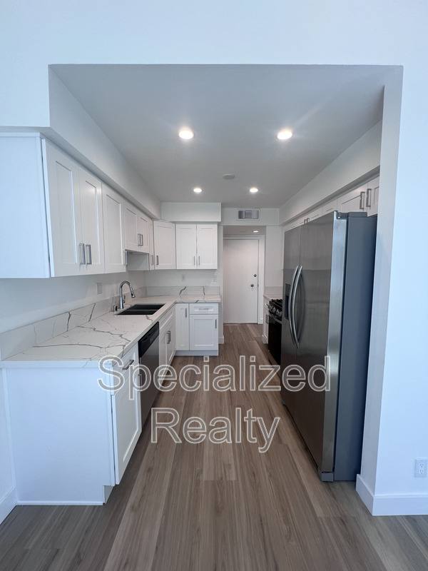 Apartment for rent at 12325 Moorpark St #206, Studio City, CA 91604