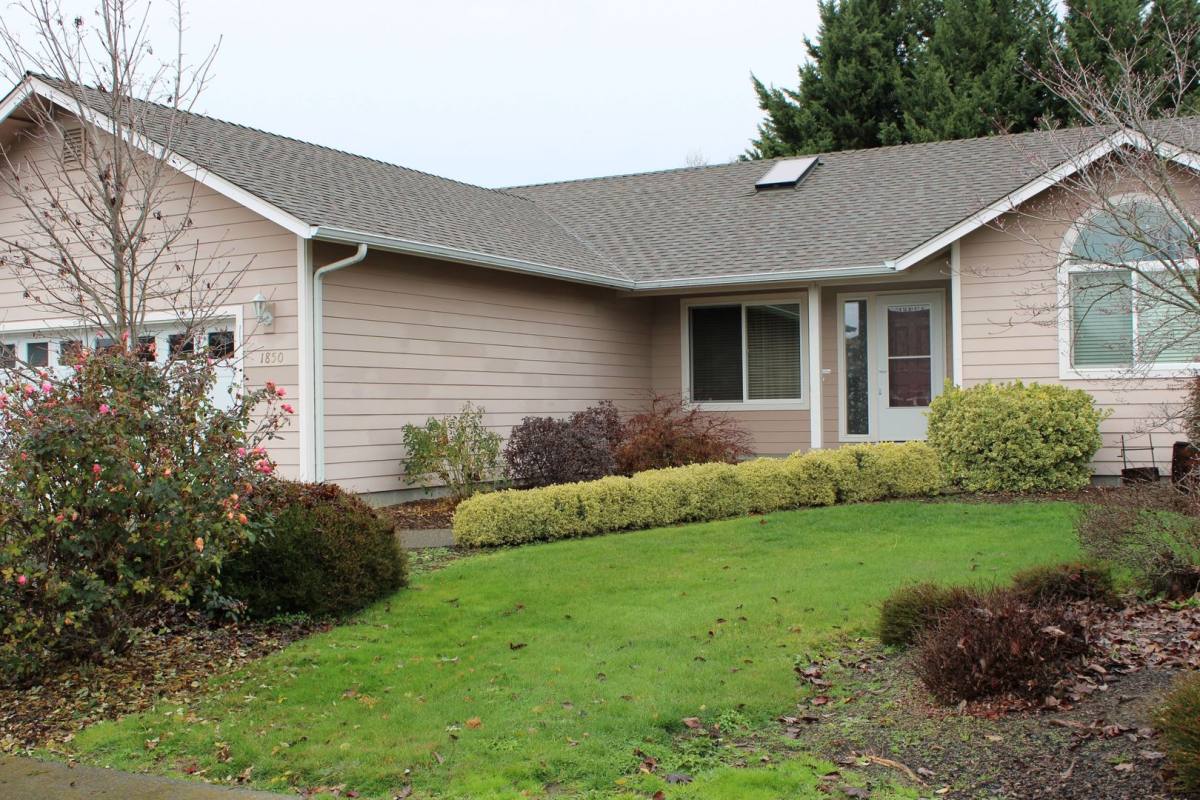 House for rent at 1850 SW J St, Grants Pass, OR 97526