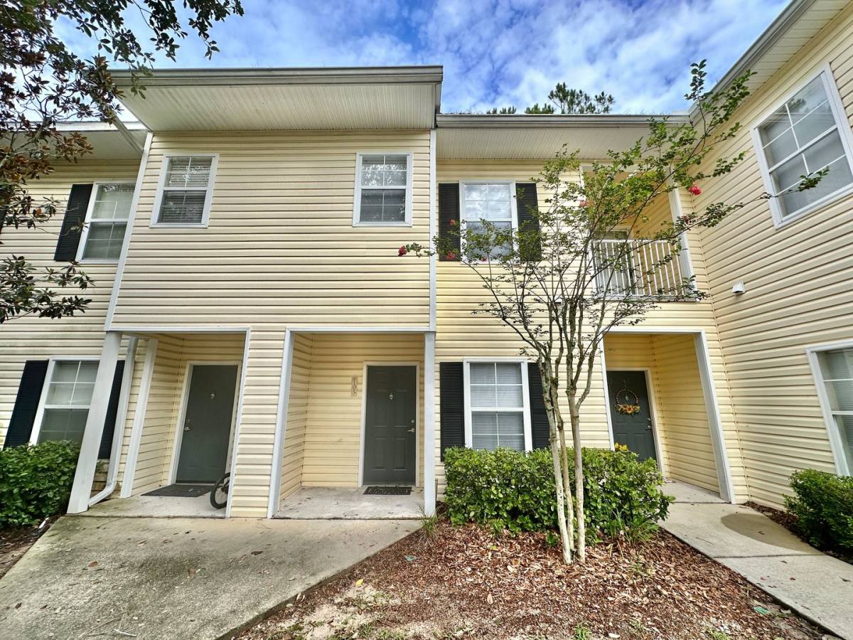 Condo for rent at 4406 NW 49th St #105, Gainesville, FL 32606