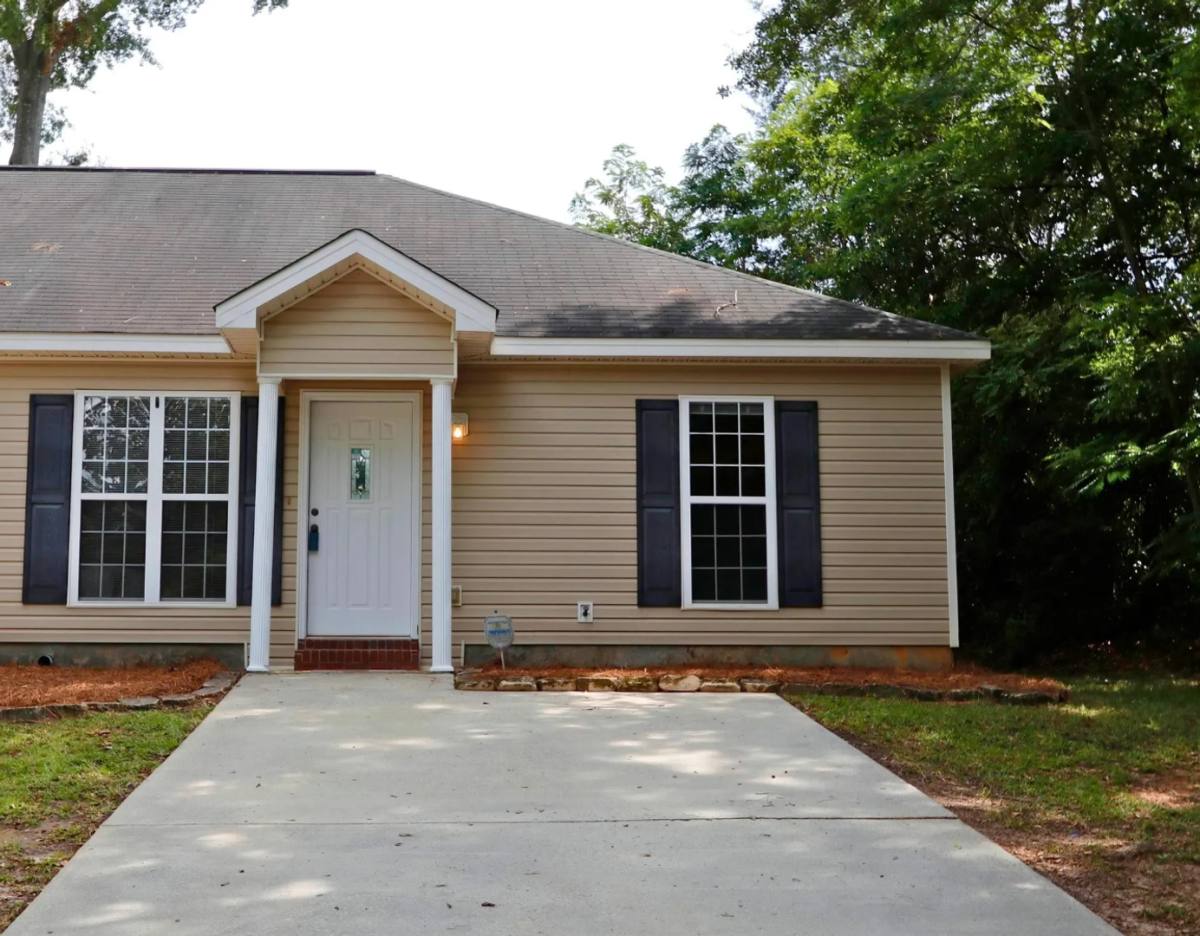 Townhouse for rent at 13 Pine Shadow Court, Centerville, GA 31028