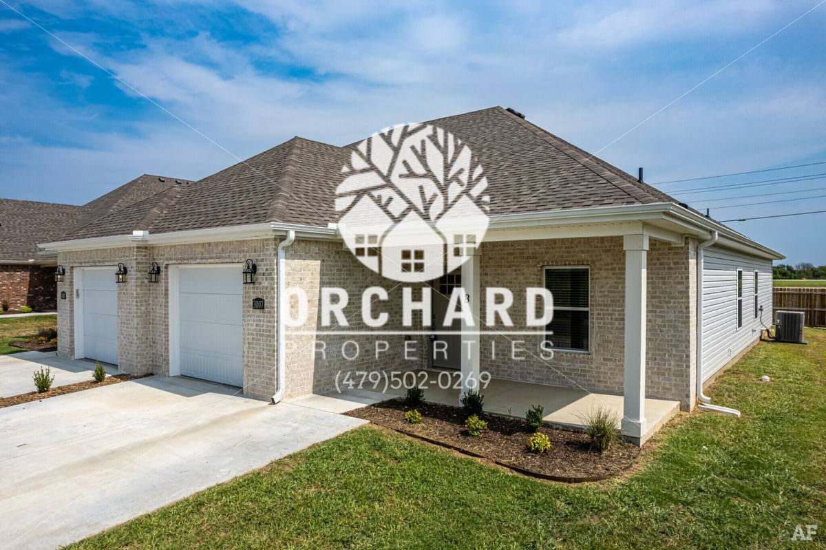 Apartment for rent at 2001 E Brookview Dr, Siloam Springs, AR 72761
