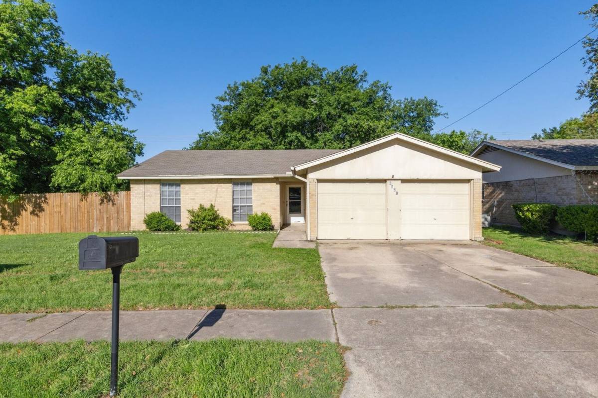 House for rent at 6121 Stardust Dr S, Fort Worth, TX 76148