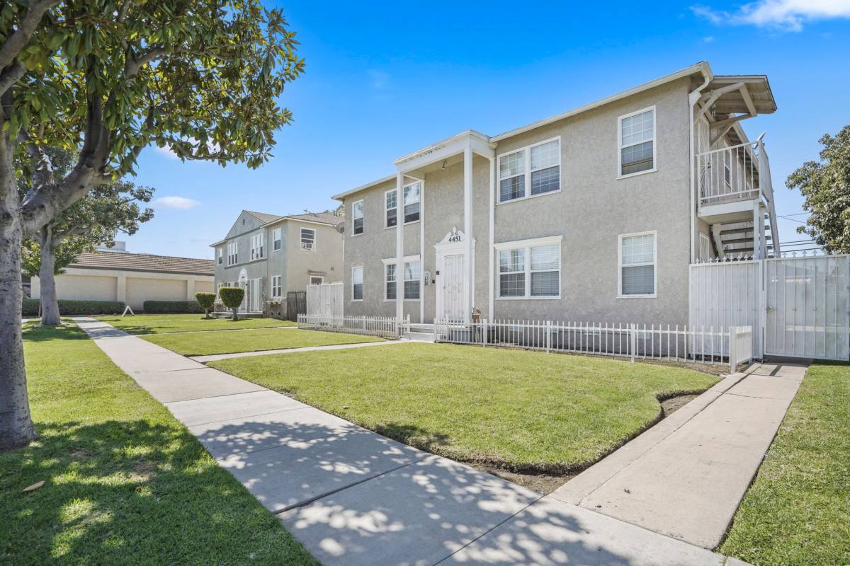 Apartment for rent at 4451 Atlantic Ave, Long Beach, CA 90807