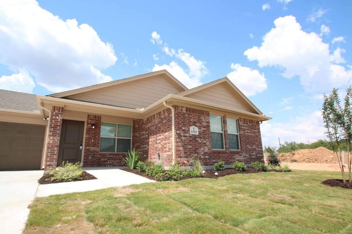 Apartment for rent at 1325-1329 White Sand Dr, Azle, TX 76020