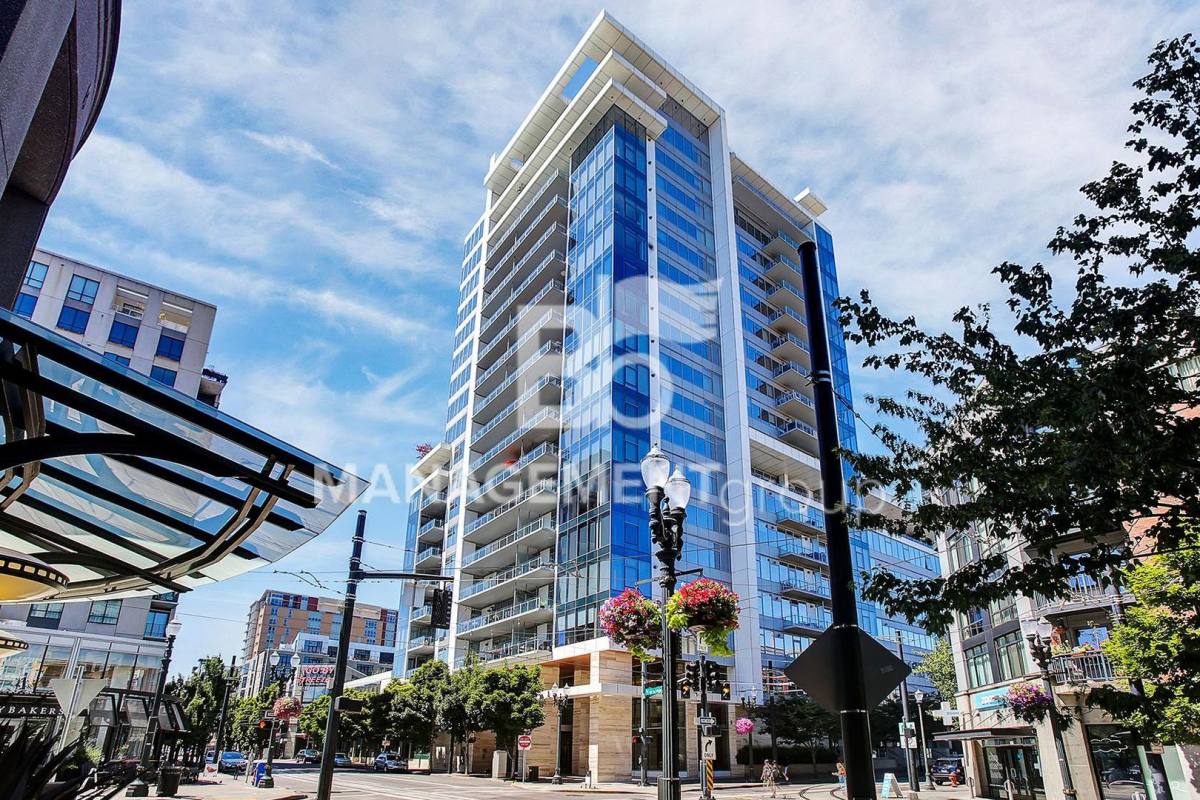 Condo for rent at 1001 NW Lovejoy, Portland, OR 97209