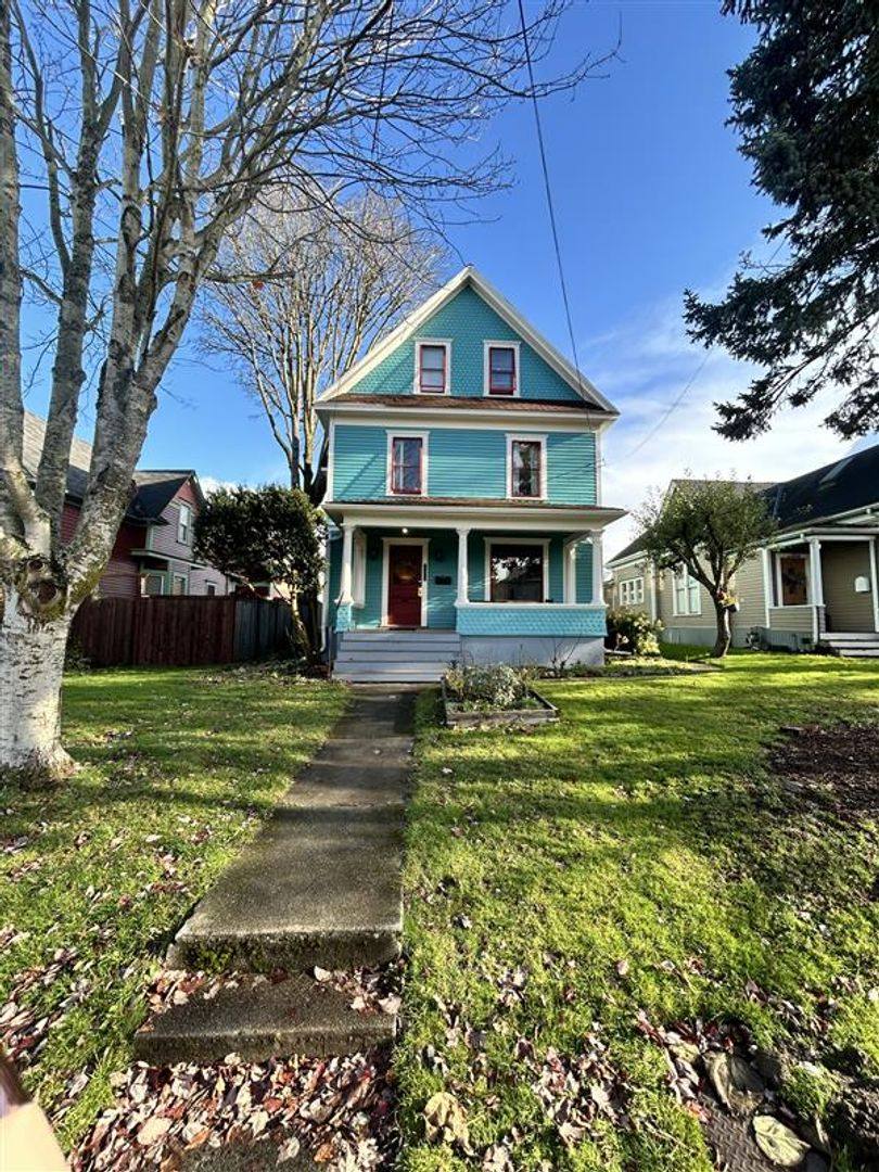 Apartment for rent at 1460 Iron St, Bellingham, WA 98225